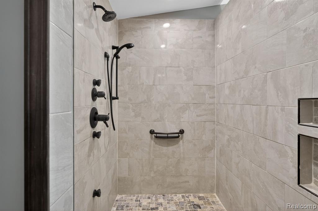9353 Hill Road, Swartz Creek, MI 48473 — Photo 56