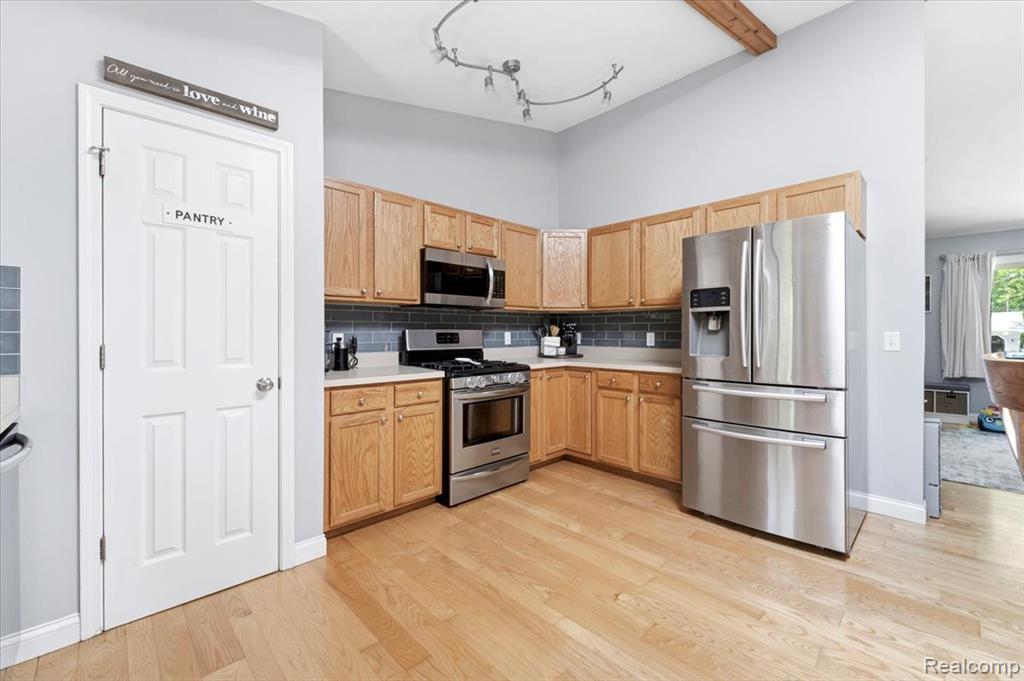 422 Robert Court, Auburn Hills, MI 48326 — Photo 6
