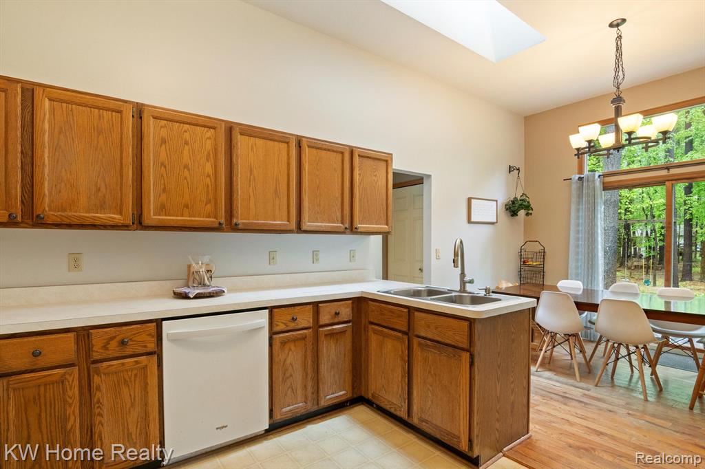 4143 EMERALD PINES Drive, Commerce Twp, MI 48390 — Photo 19