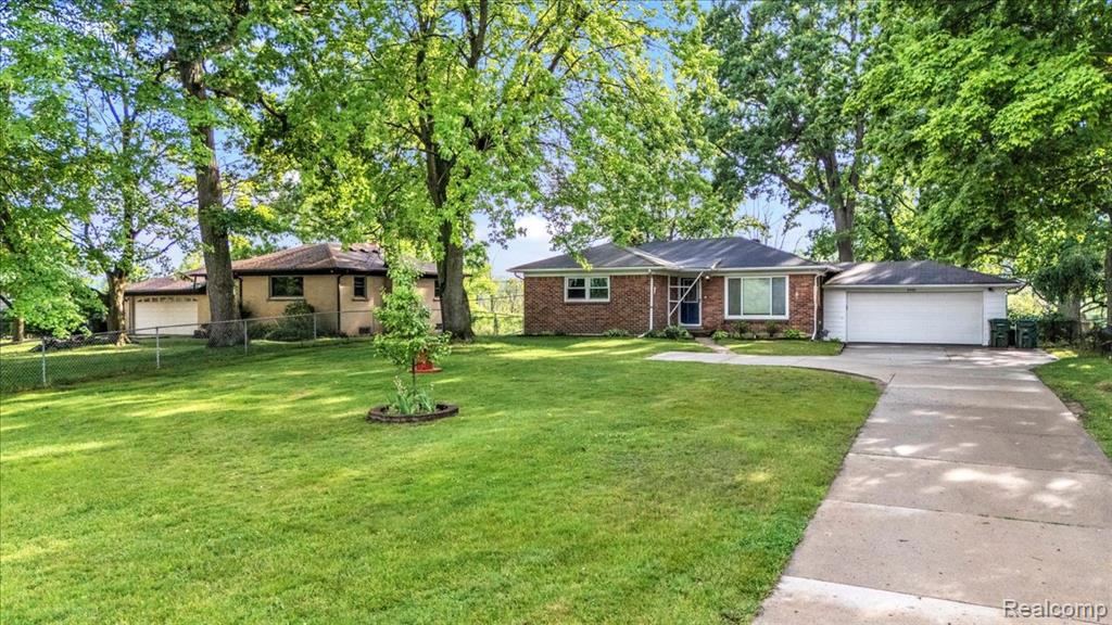 3972 Joslyn Road, Lake Orion, MI — front exterior