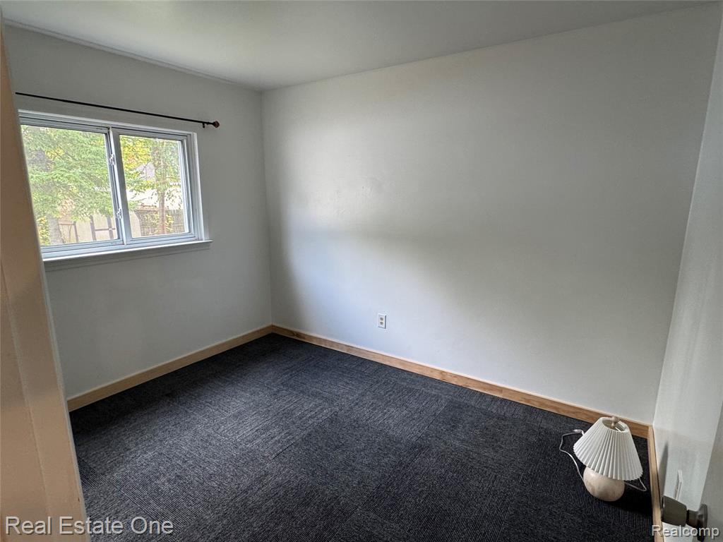 4025 Cresthaven Drive, Waterford, MI 48328 — Photo 13