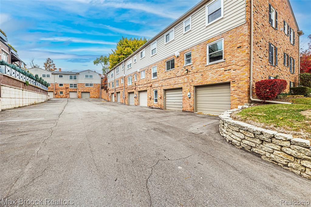 549 N OLD WOODWARD Avenue, Birmingham, MI 48009 — Photo 19