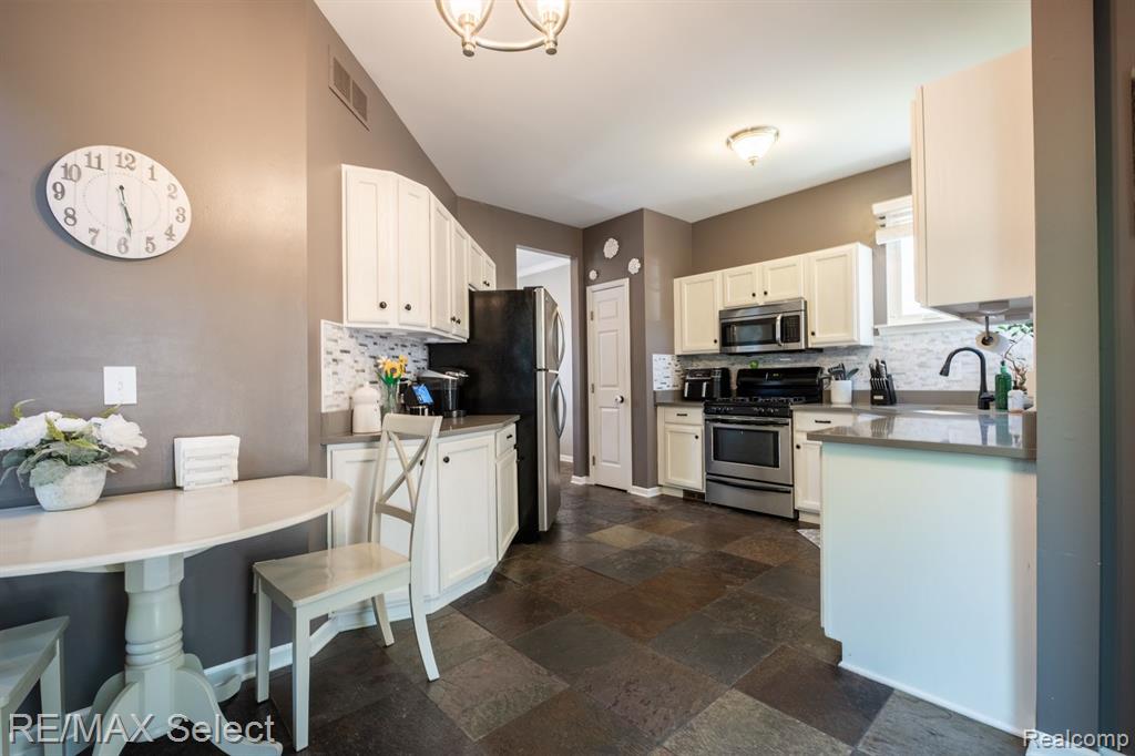 15242 Weller Court, Holly, MI 48442 — Photo 6