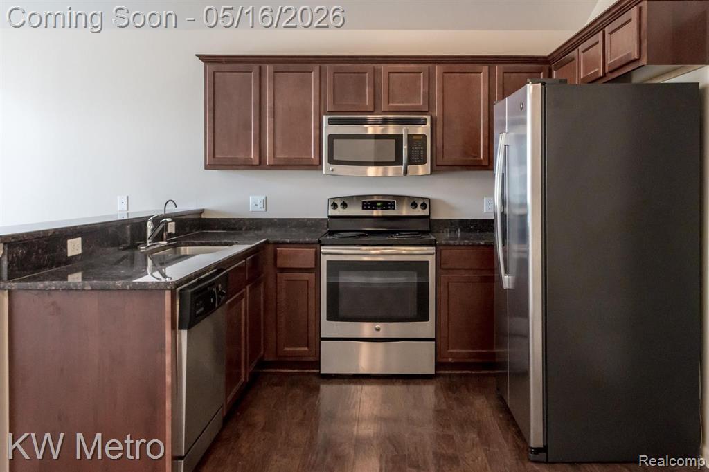 49144 W WOODS Drive, Shelby Twp, MI 48317 — Photo 2