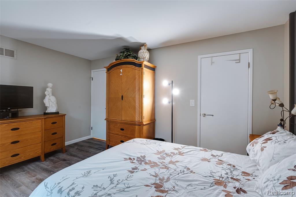 40554 Newport Drive, Plymouth, MI 48170 — Photo 23