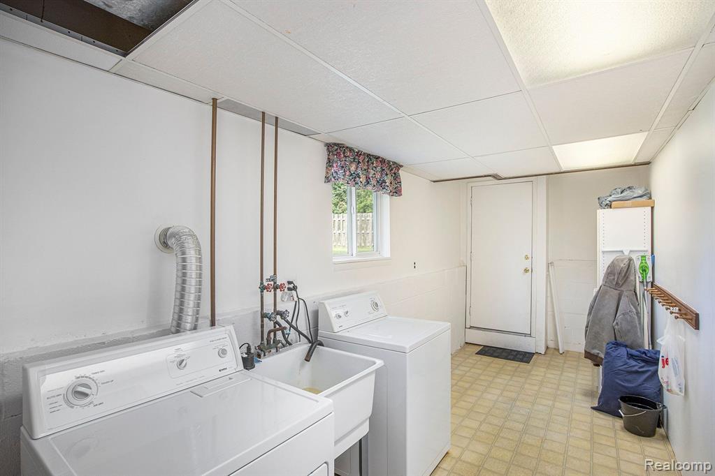 6160 BARKER Drive, Waterford, MI 48329 — Photo 16