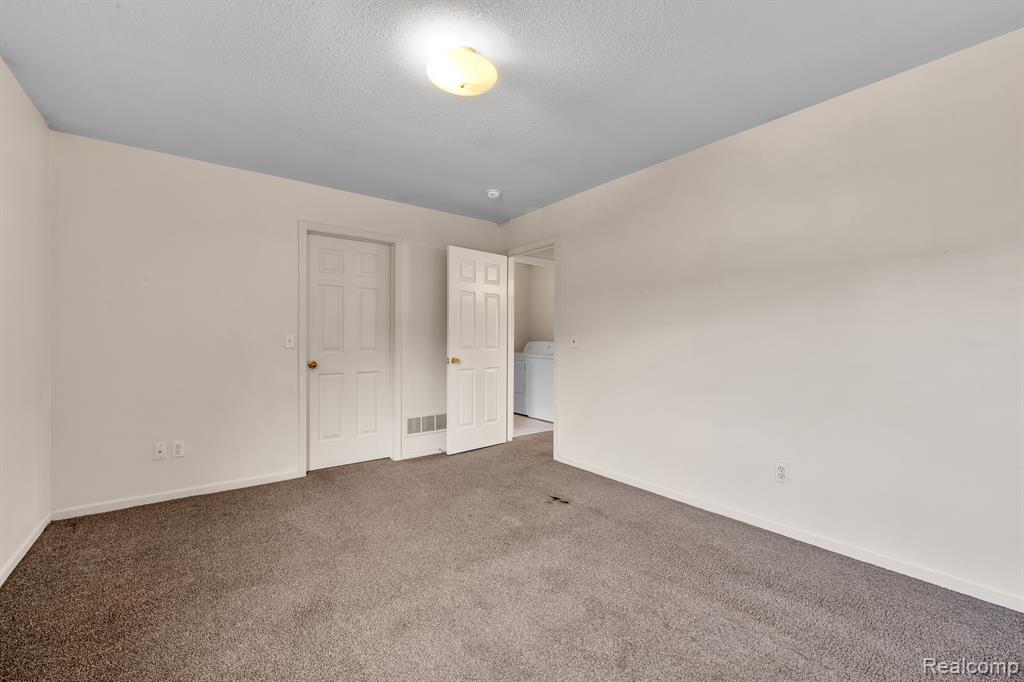 23437 READING, Trenton, MI 48183 — Photo 16