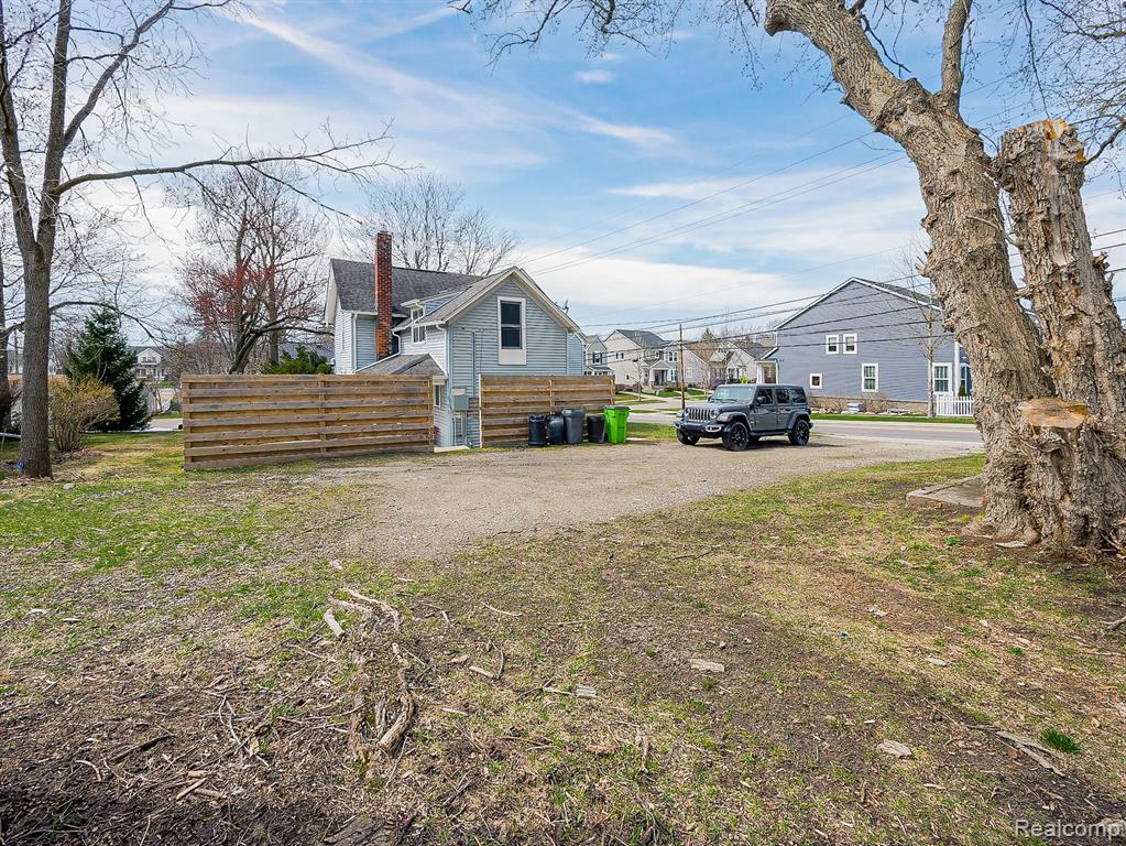 654 HICKORY unit 2 Street, Milford, MI 48381 — Photo 17