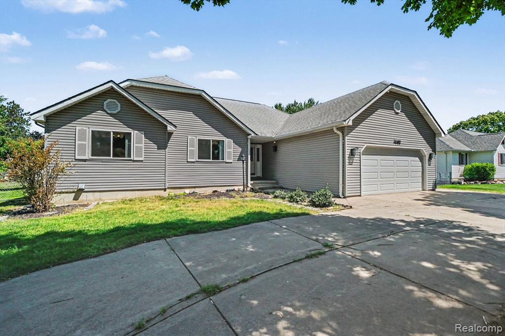4660 Woodhull Drive, Clarkston, MI — Photo 2