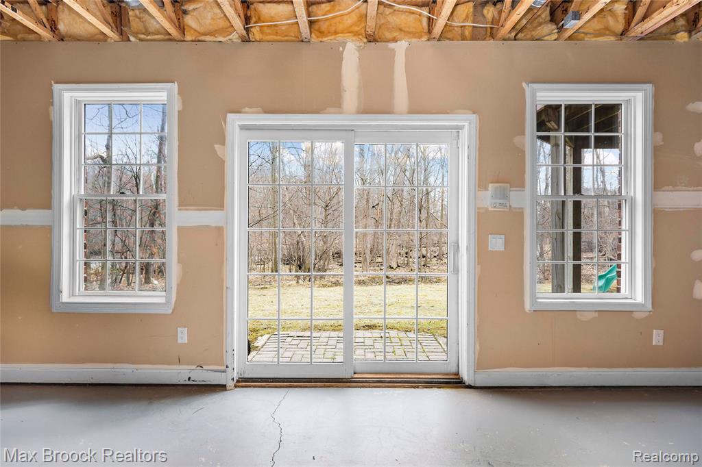 7083 Chatham Court, West Bloomfield, MI — Photo 65