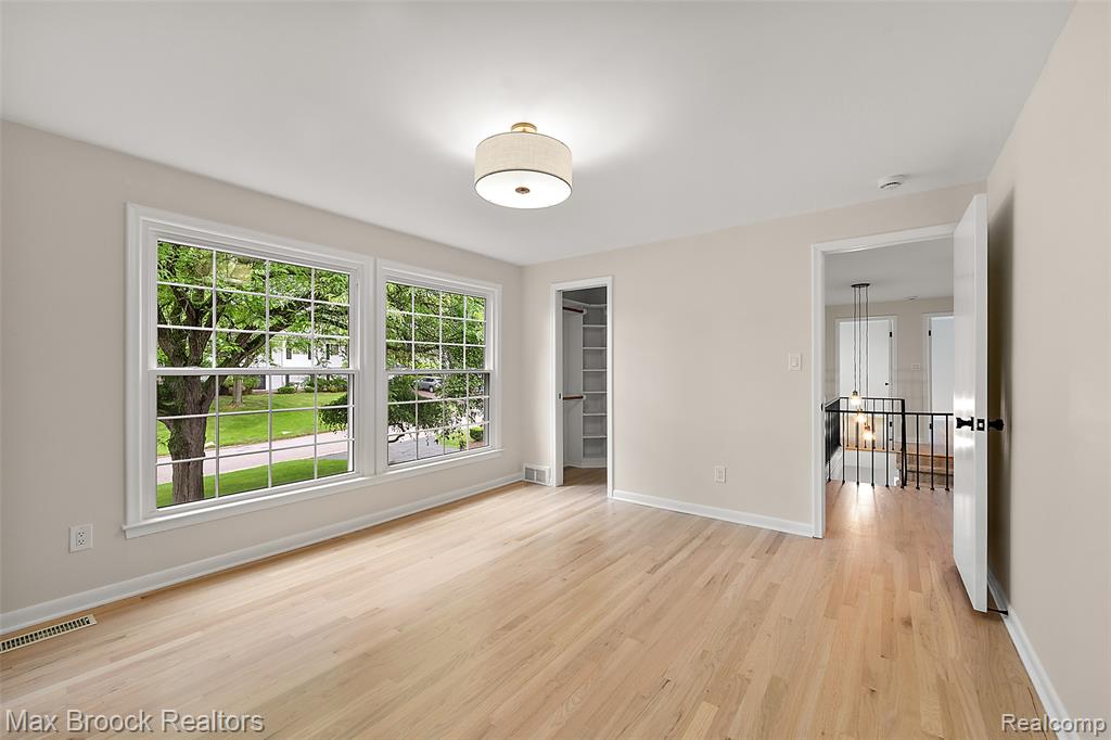 4525 Valleyview Drive, West Bloomfield, MI 48323 — Photo 22