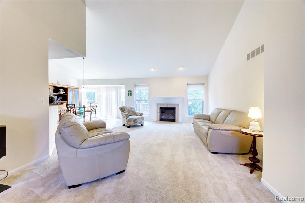1146 ANDOVER Circle, Commerce Twp, MI 48390 — Photo 4