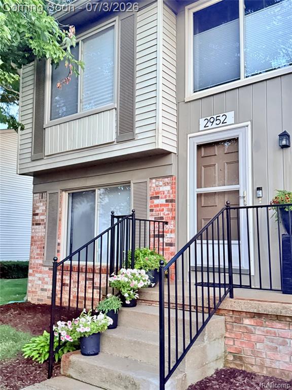 2952 Roundtree Drive, Troy, MI 48083 — front exterior