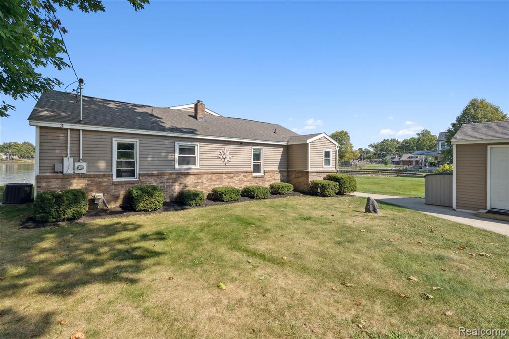 2236 Grove Park Road, Fenton, MI 48430 — Photo 2