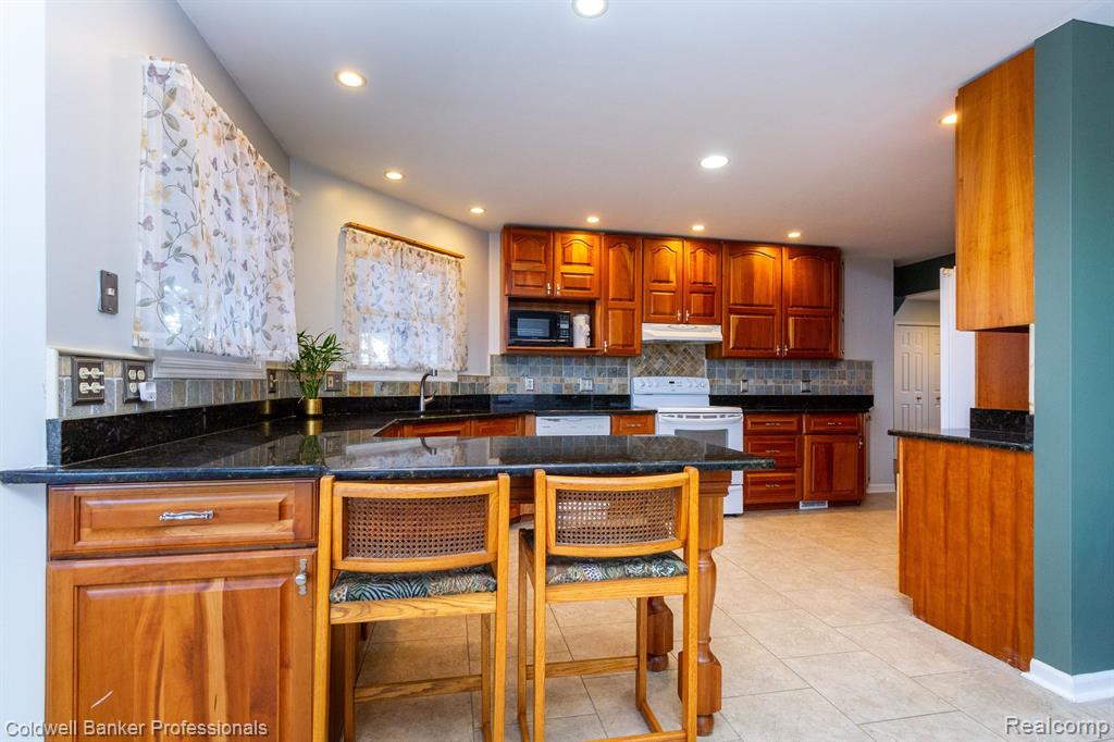 811 RAMSGATE Lane, Oxford, MI 48371 — Photo 14