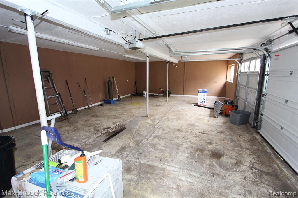 506 N NEWBURGH Road, Westland, MI — Photo 24
