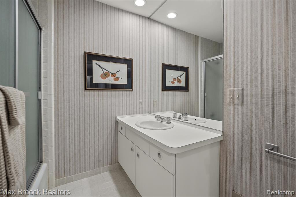 5137 Woodlands Drive, 24, Bloomfield Hills, MI 48302 — Photo 14
