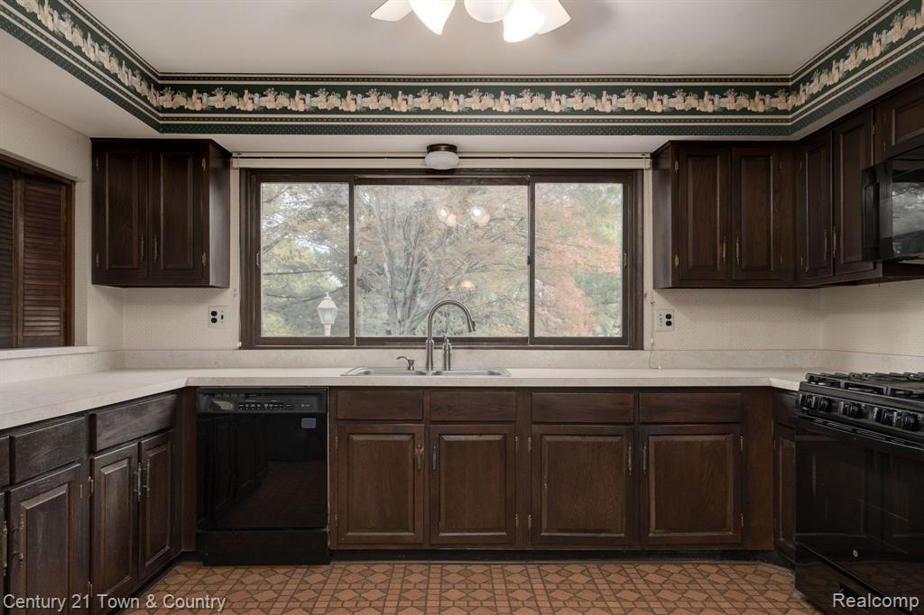 16436 OLD BEDFORD Road, Northville, MI 48168 — Photo 15