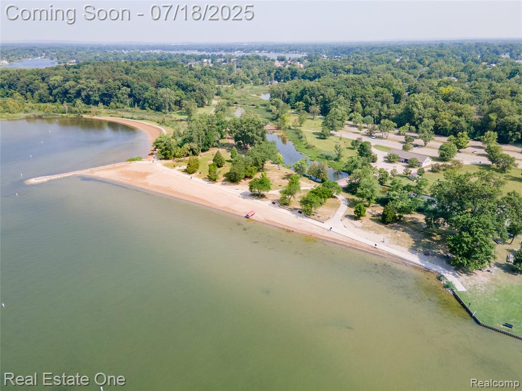 520 Lake Village, Waterford, MI 48328 — Photo 44