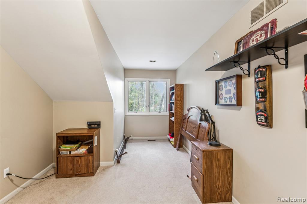 5812 Pine Breeze Drive, Clarkston, MI — Photo 25