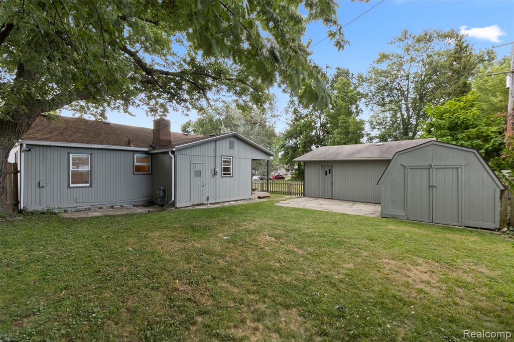 8483 Beatrice, Westland, MI — Photo 13