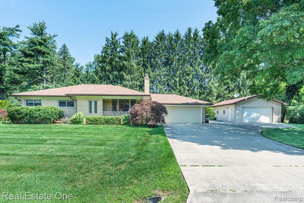 5055 Eastbrook Court, Utica, MI 48316