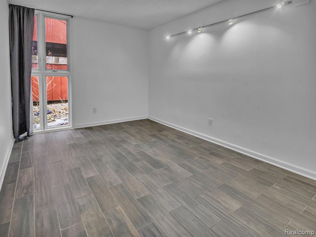 2401 PACKARD Street, 31D, Ann Arbor, MI 48104 — Photo 17