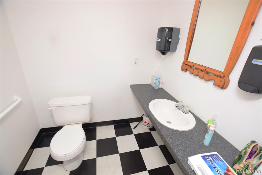 5488 RICHFIELD Road, Flint, MI 48506 — Photo 13