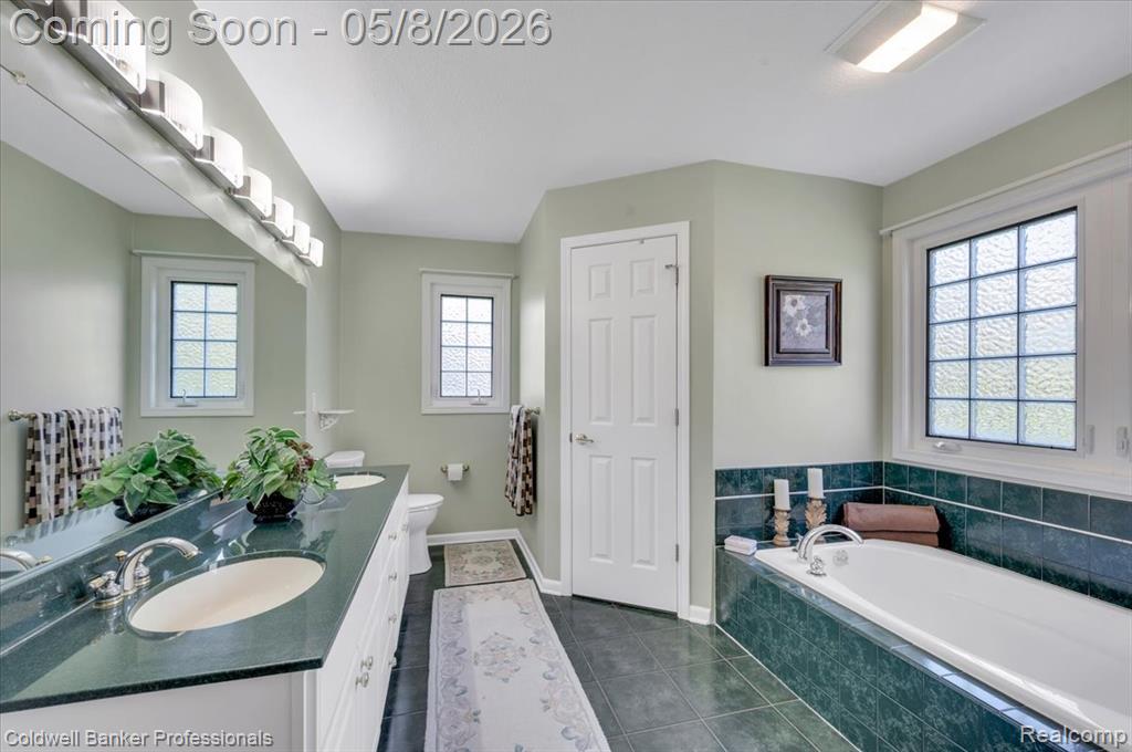 2243 Ridgemoor Court, Burton, MI 48509 — Photo 17