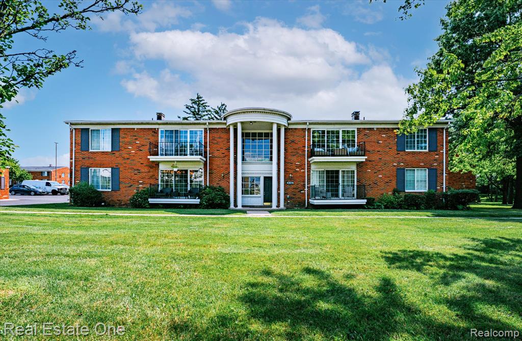 430 Fox Hills Drive N, A-1, Bloomfield Hills, MI 48304 — front exterior