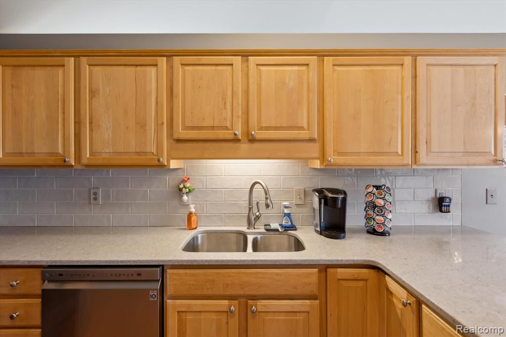 7206 Glen Oak Court, Grand Blanc, MI 48439 — Photo 20
