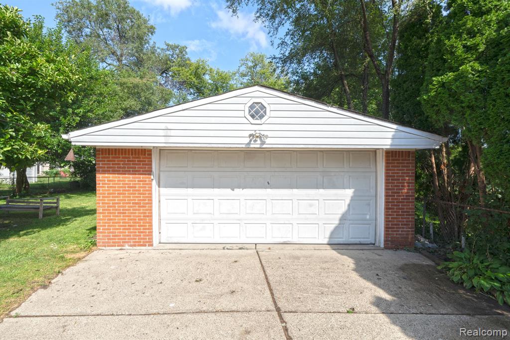 8862 OPORTO Street, Livonia, MI 48150 — Photo 22