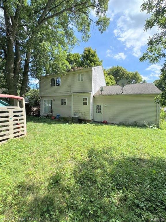 434 W Bernhard Avenue, Hazel Park, MI 48030 — Photo 11