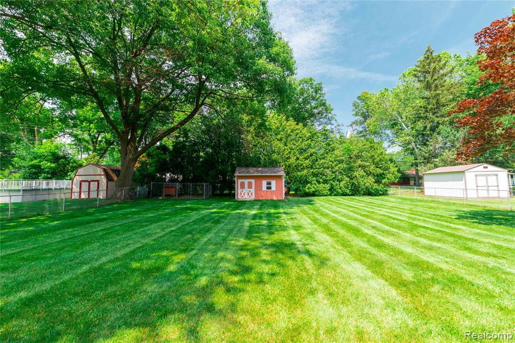 8366 Glengarry Road, Grosse Ile, MI 48138 — Photo 48