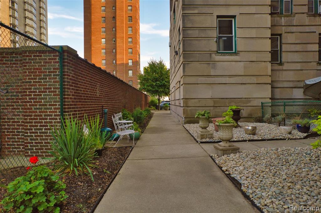 8120 E Jefferson Avenue, 1B1, Detroit, MI 48214 — Photo 20