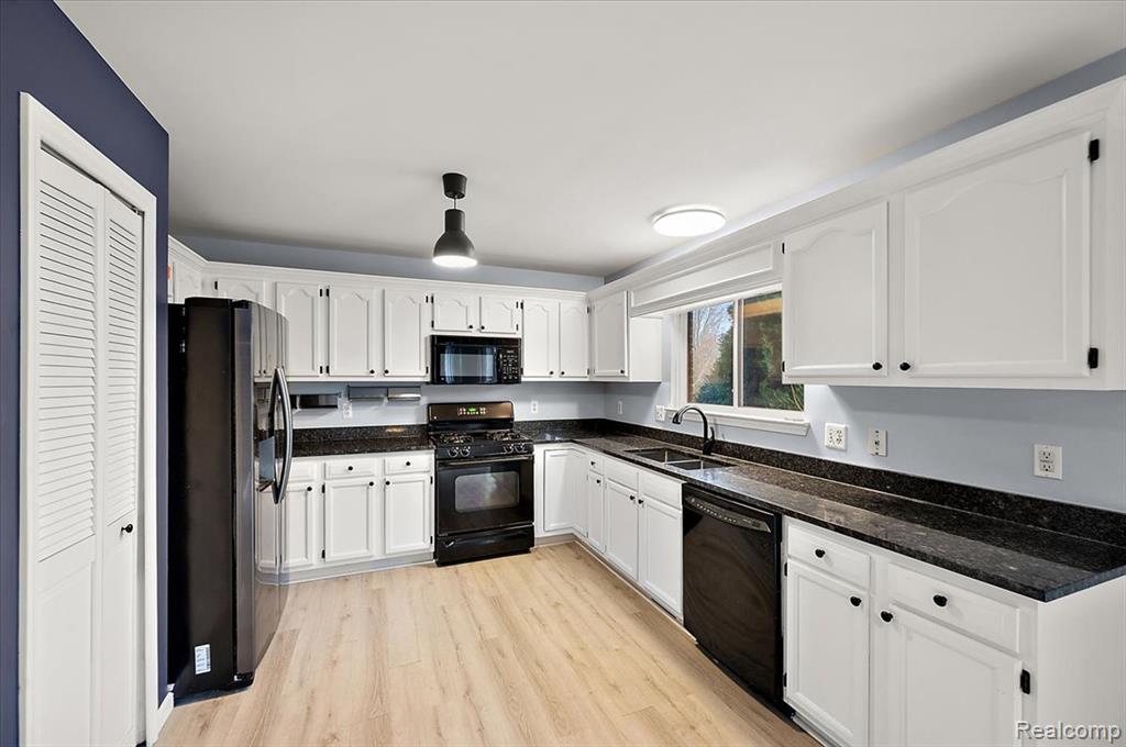 Updated Kitchen with Granite Countertops