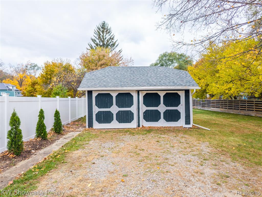 608 S Adelaide Street, Fenton, MI 48430 — Photo 32