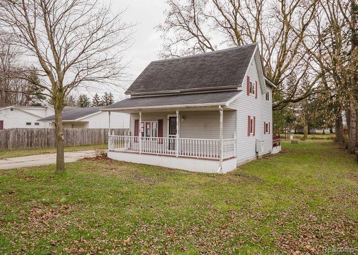241 W CHESTNUT Street, Breckenridge, MI 48615 — Photo 2