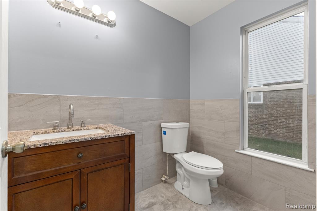 10913 Edlie Circle, Dearborn Heights, MI 48214 — Photo 17