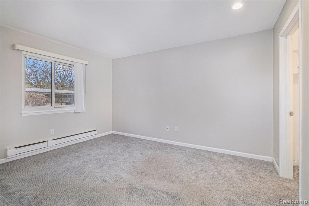 1834 COLONIAL VILLAGE Way, 2, Waterford, MI 48328 — Photo 13