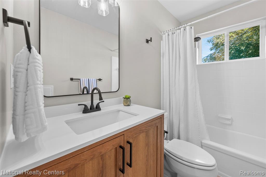 27736 Osmun Street, Madison Heights, MI 48071 — Photo 11