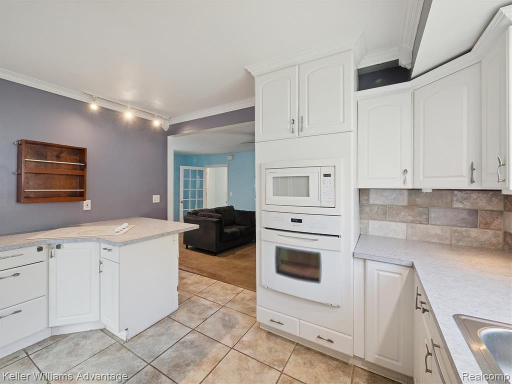 6008 Burroughs Avenue, Sterling Heights, MI 48314 — Photo 11