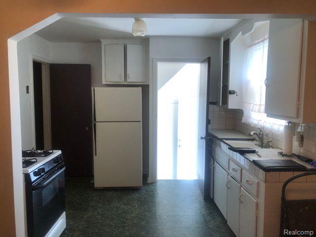 8620 PIERSON Street, Detroit, MI 48228 — Photo 6
