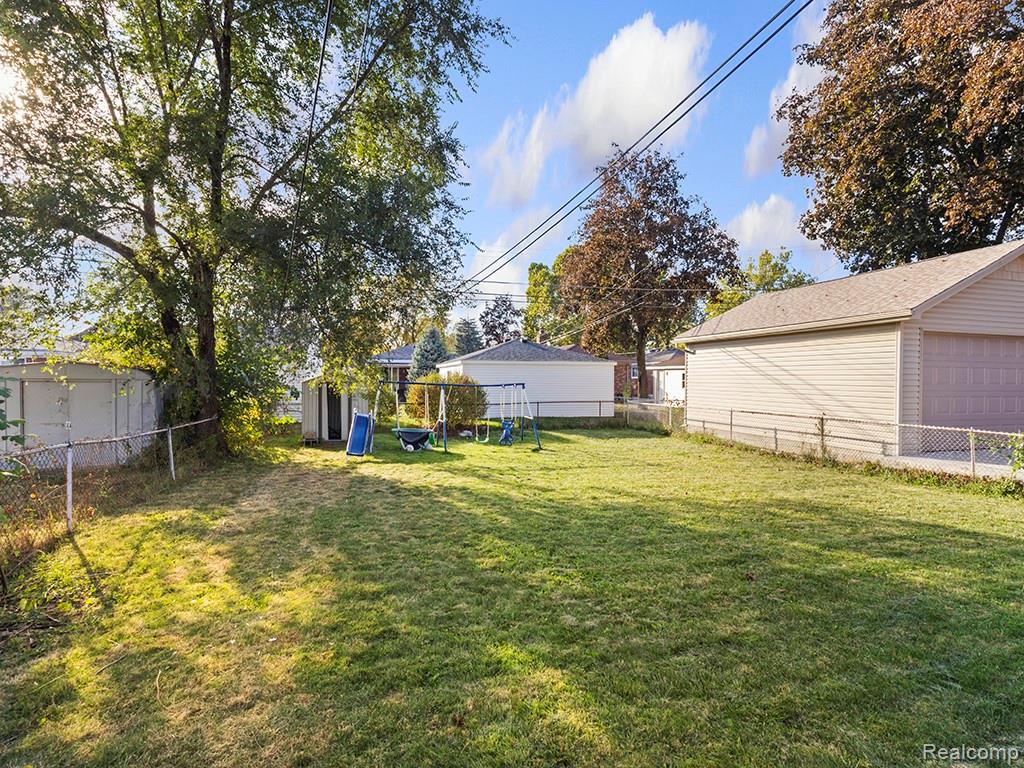 6435 Centralia Street, Dearborn Heights, MI 48127 — Photo 32