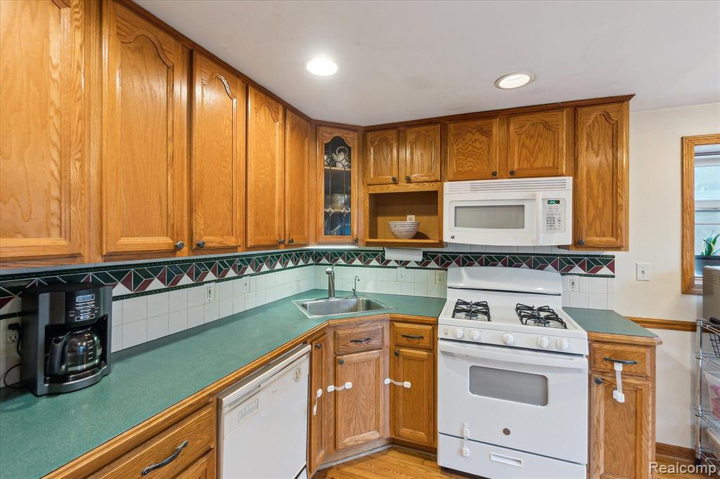 8461 CASCADE Street, Commerce Twp, MI 48382 — Photo 11