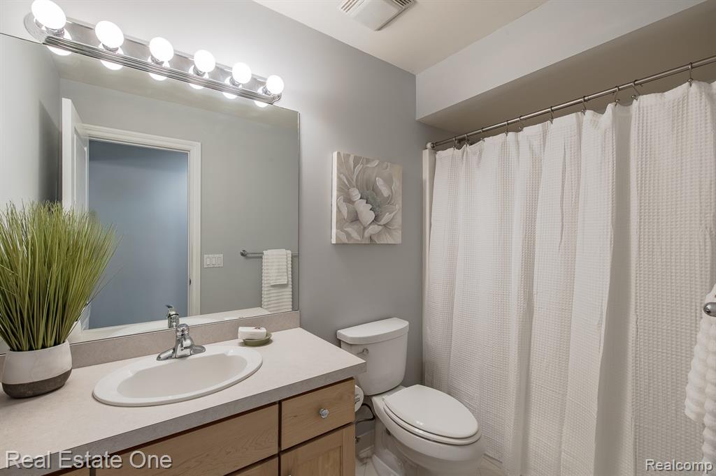 5690 White Lake Road, Clarkston, MI — Photo 37