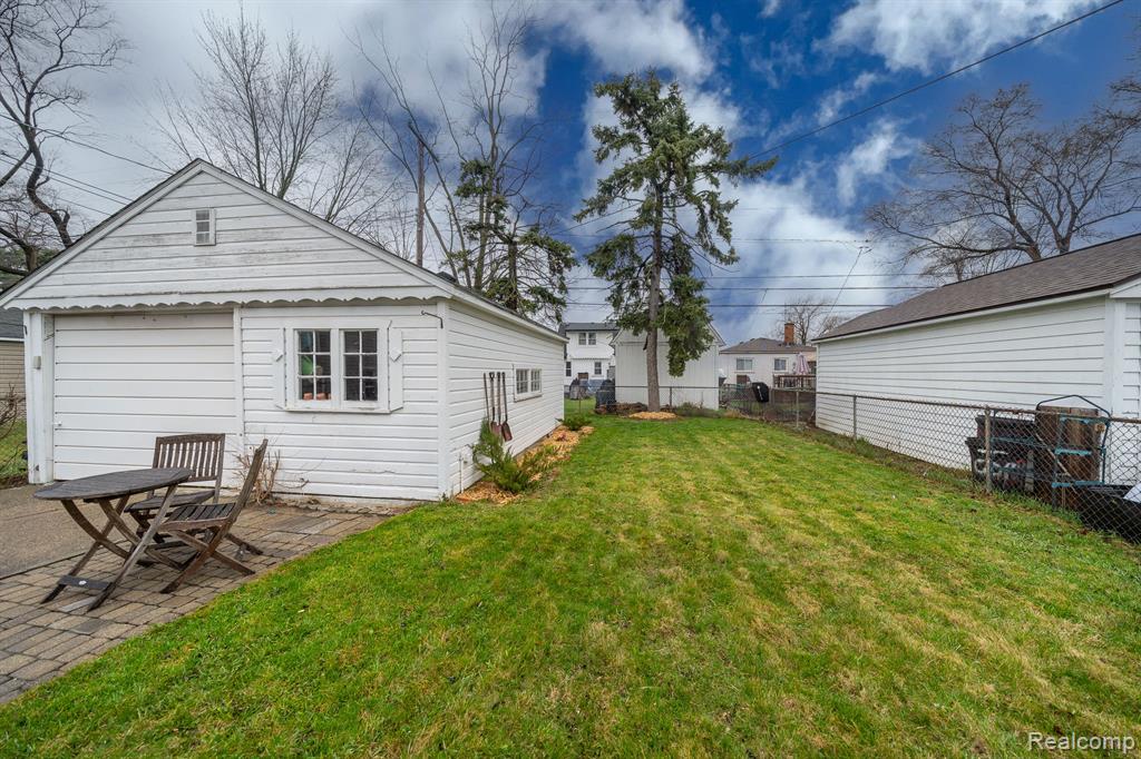8107 Kaltz, Center Line, MI 48015 — Photo 16