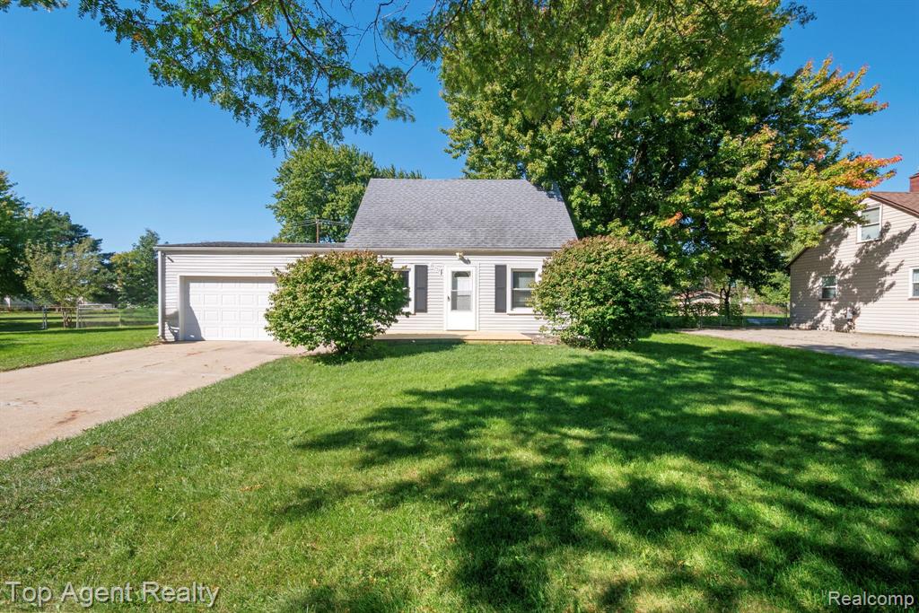 37353 Saint Joseph Drive, Sterling Heights, MI 48310