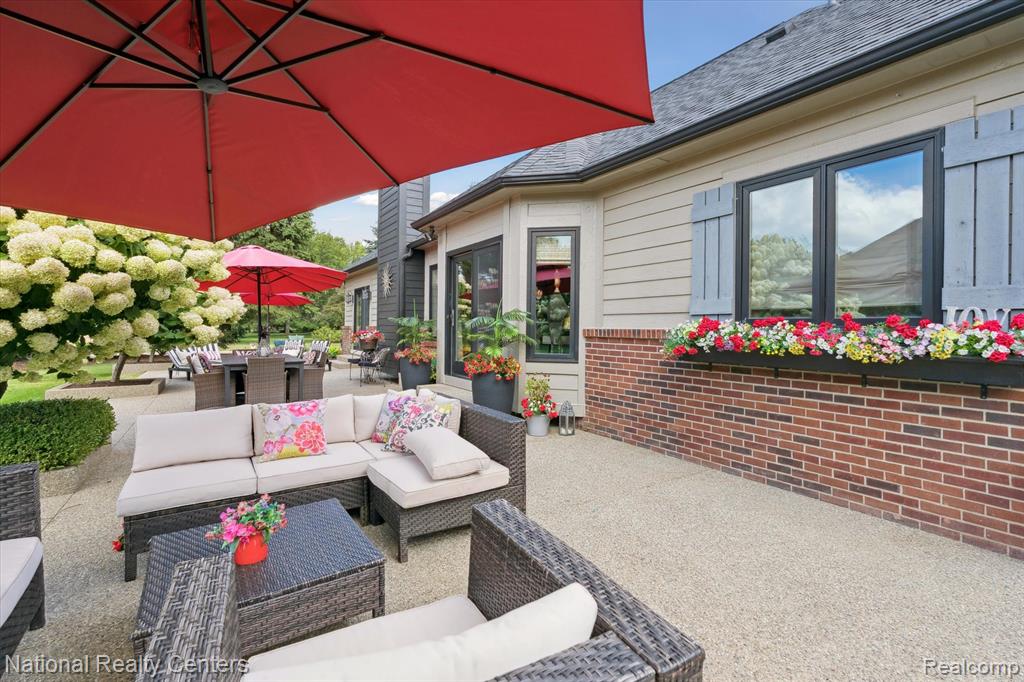 730 Berwick Court, Highland, MI — Photo 17