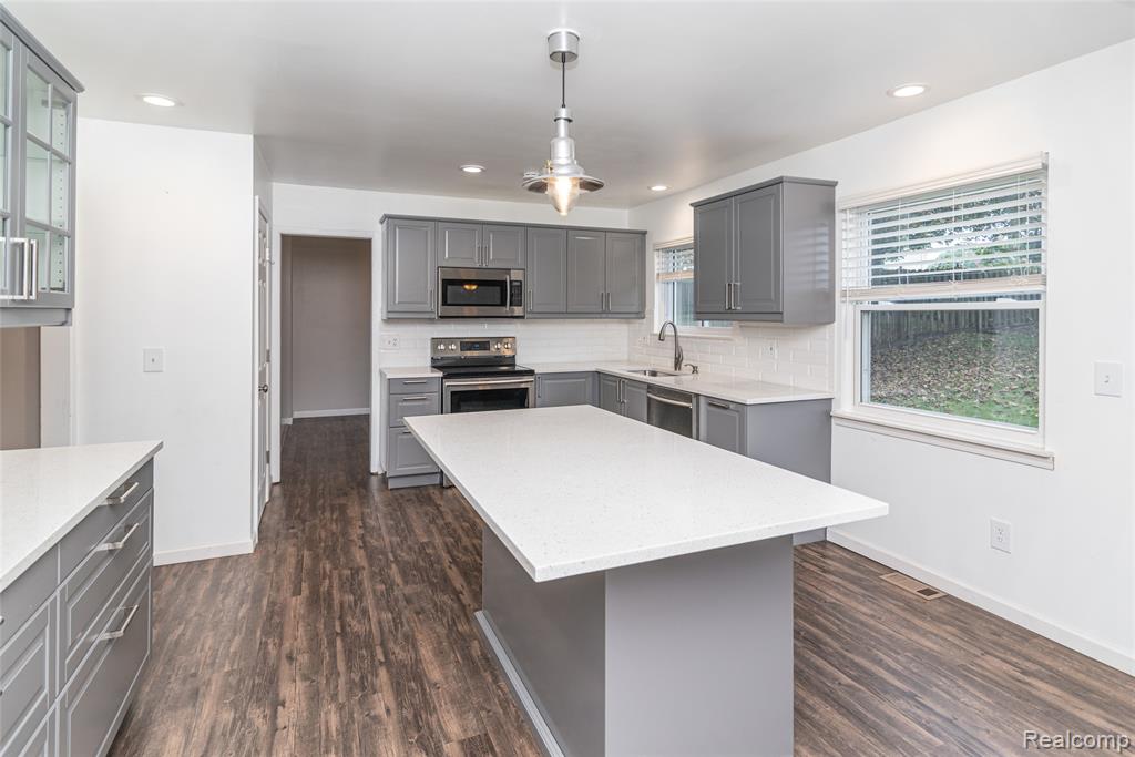 41975 Cherry Hill Road, Novi, MI — Photo 10